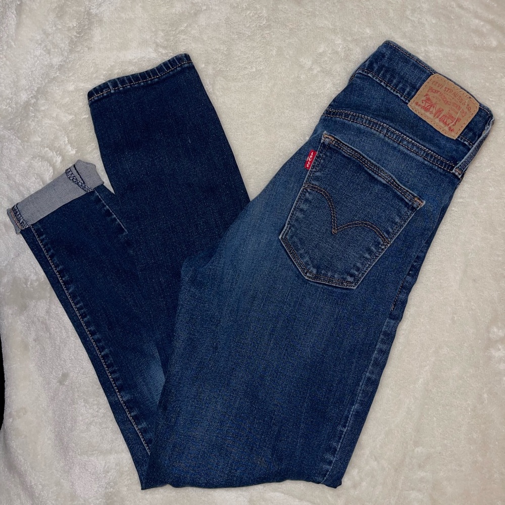 High waited dark blue Levi stretch denim size 27